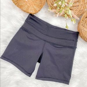 Lululemon bike shorts size 4
